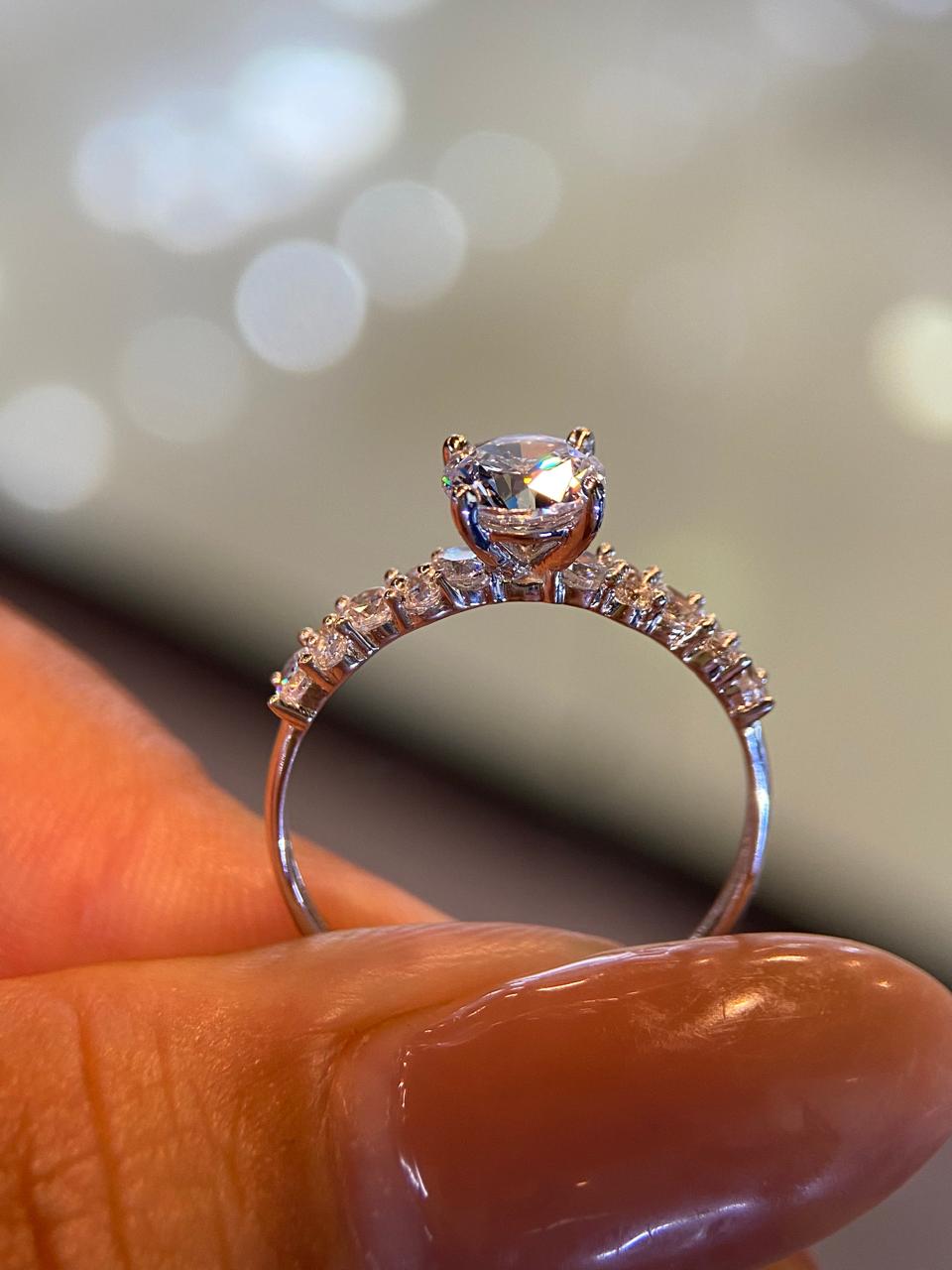 Adjustable Diamond Ring With Led Light Box