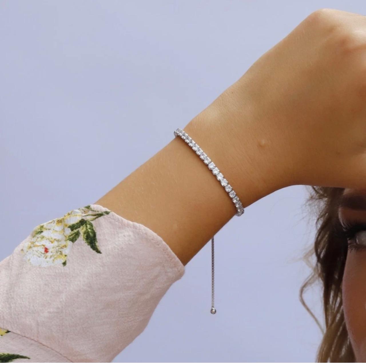 Adjustable Tennis Bracelet With Important Box