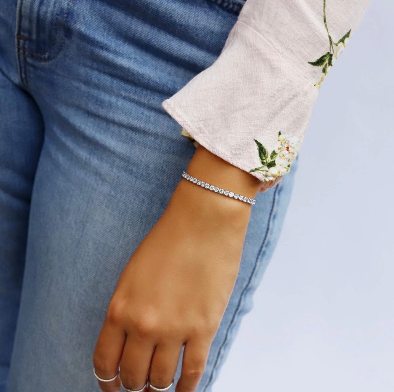 Adjustable Tennis Bracelet With Important Box